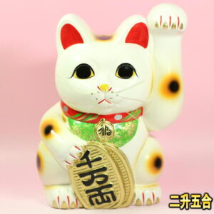 陶器の招き猫：正面