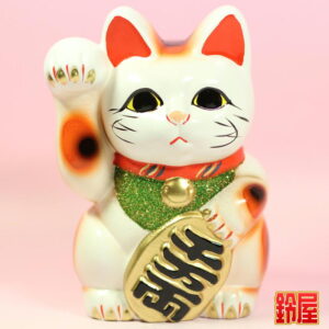 縁起物の置物の招き猫・右手上げ1