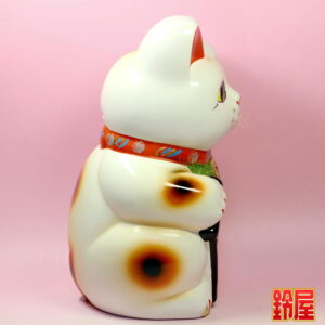 縁起物の千客万来の置物：右側面画像