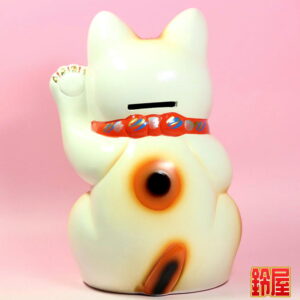 商売繁盛の縁起物であるドル猫の招き猫の置物2
