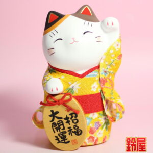 商売繁盛の縁起物である左手上げのちりめん招き猫1
