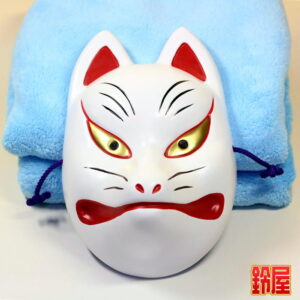 商売繁盛の縁起物である和風の狐のお面1
