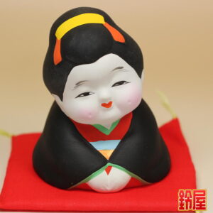 商売繁盛の縁起物であるお福さん人形の置物1