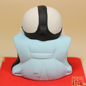 出世祈願の縁起物である福助人形の置物2
