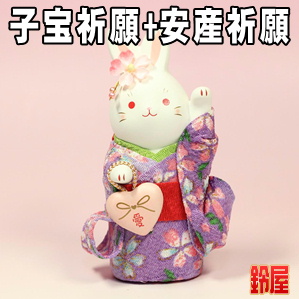 子宝祈願の縁起物である左手上げのうさぎの置物を販売