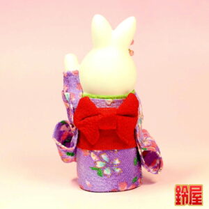 子宝祈願の縁起物である左手上げのうさぎの置物2