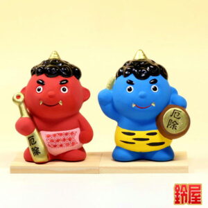 魔除け祈願の縁起物であるかわいい鬼っこの置物1