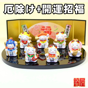 厄除け祈願の縁起物である七福神招き猫の置物を販売