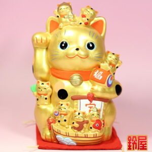 金運アップの縁起物である金色の七福招き猫1