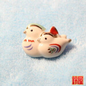 良縁祈願の縁起物であるおしどりのピンブローチ2