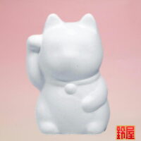 手作りの縁起物である絵付けキットの招き猫1