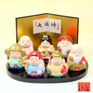 家庭円満の縁起物である七福神の置物1