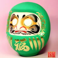 健康祈願の縁起物である緑色の高崎だるま：左斜め前画像