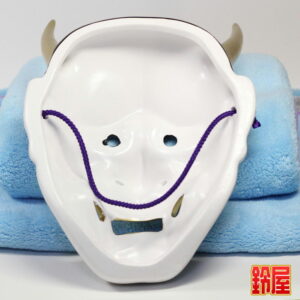健康祈願の縁起物である和風の般若のお面2